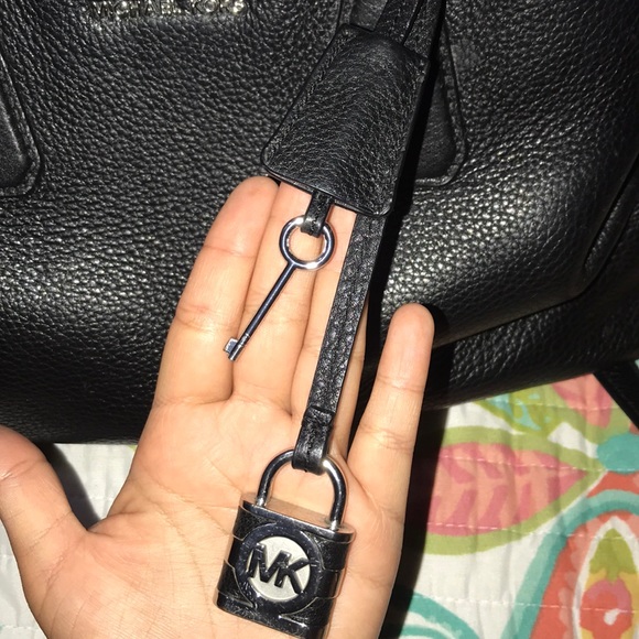 Micheal Kors handbag - Picture 5 of 12